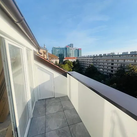 New Sunny Rooftop With A Terrace 10 Minutes From City Centre Appartement *