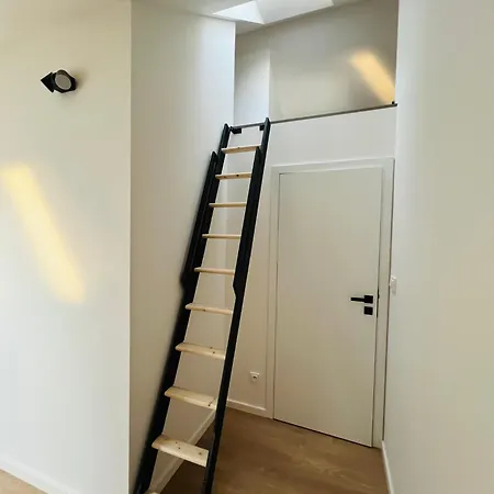 New Sunny Rooftop With A Terrace 10 Minutes From City Centre Appartement *